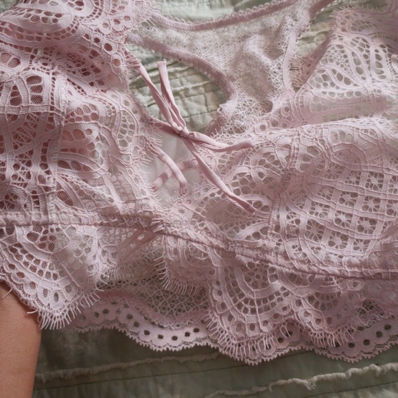 BUY 1 GET 1 FREE NWT Victoria Secret Dream Bra - Picture 4 of 8